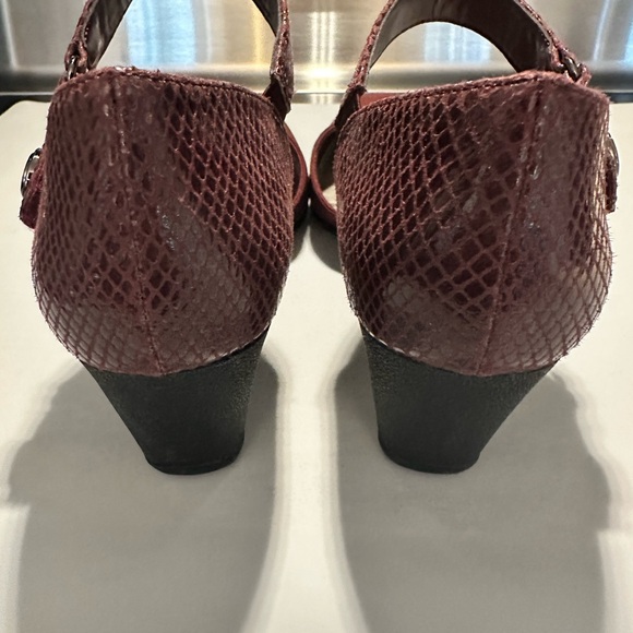 Anne Klein Red Heels with Ankle Strap and Suede Finish - Picture 4 of 12